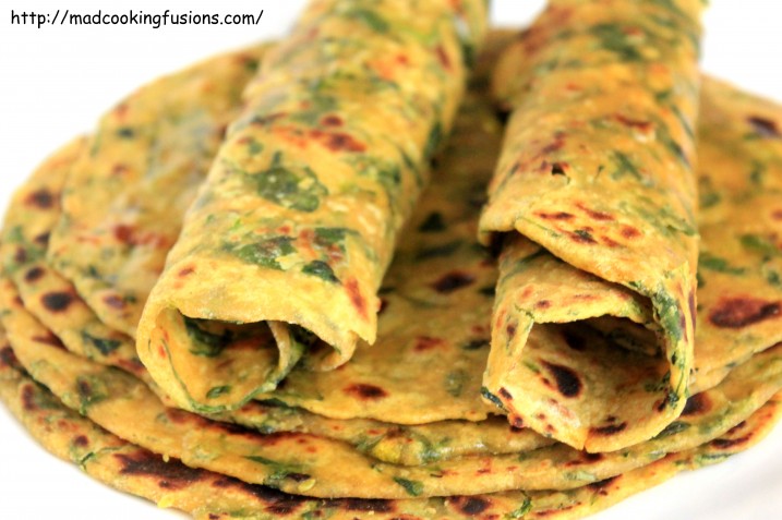 methi-thepla-roll